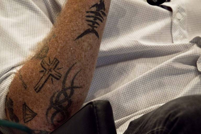 É aceitar ou ser demitida': os desafios de quem esconde tatuagens por medo de perder o emprego - Carreiras