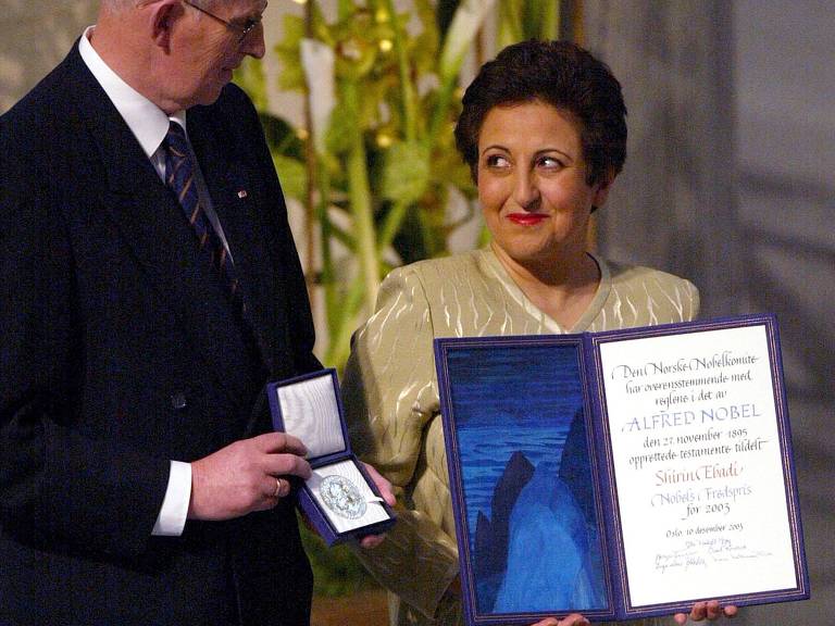<b>2003</b> 
<b>Shirin Ebadi</b>
Por seus esforços pela democracia e os direitos humanos. Ela enfatizou especialmente nos direitos das mulheres e das crianças