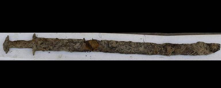Espada foi encontrada no lago Vidöstern e, segundo museu, estava extremamente bem preservada