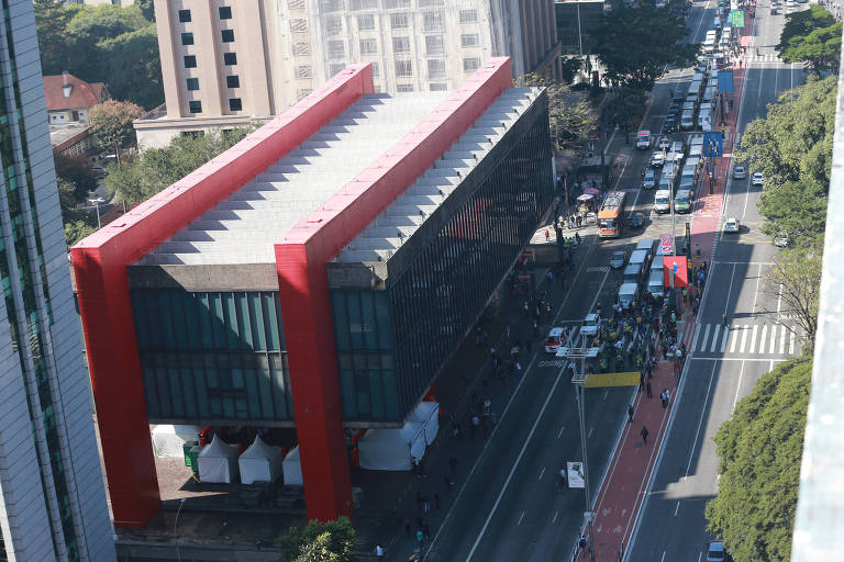 Vista da avenida Paulista; via não será fechada para carros neste domingo (7) por causa do 1º turno das eleições