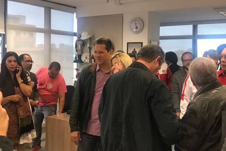 O candidato à Presidência Fernando Haddad (PT) durante café com militantes no Sindicato dos Metalúrgicos do ABC, em São Bernardo do Campo