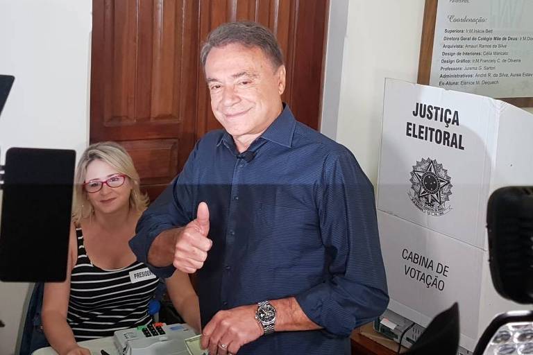 Álvaro Dias vota em Londrina (PR)