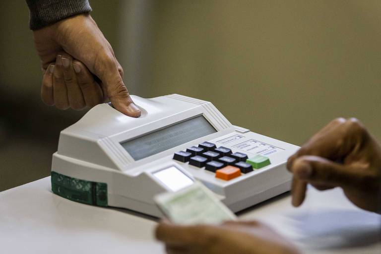 Eleitores com biometria cadastrada não precisam assinar caderno de votação