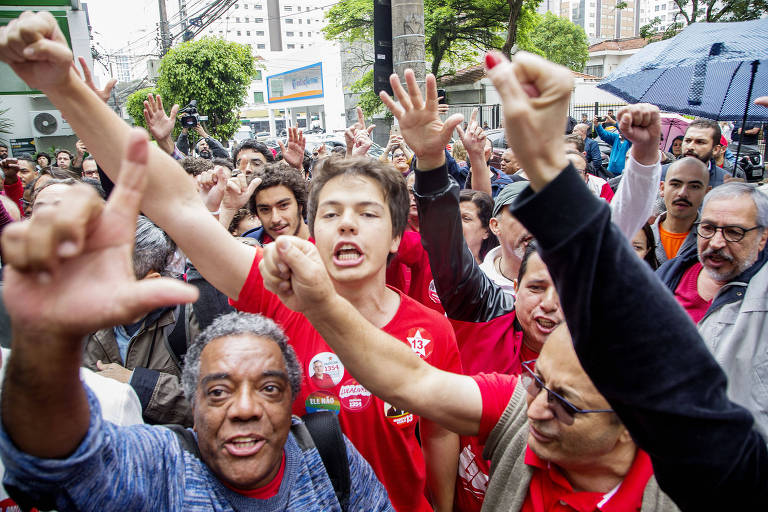 Depósito de Textos do Blog0news: Parente é serpente: Disputa Bolsonaro x  Haddad acirrou ânimos em grupos de família no WhatsApp