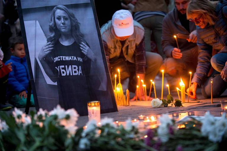 Vigília em memória da jornalista assassinada Viktoria Marinova nesta segunda-feira em Sofia