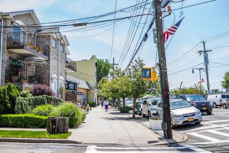 Rua comercial de City Island, em Nova York, conhecida pelos restaurantes de frutos do mar