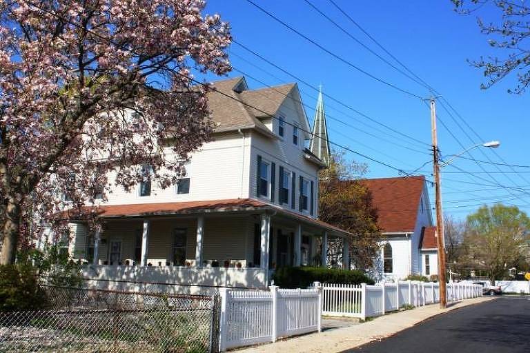 Casas de City Island, em Nova York, ilha que costuma ser calma e silenciosa durante fora do verão