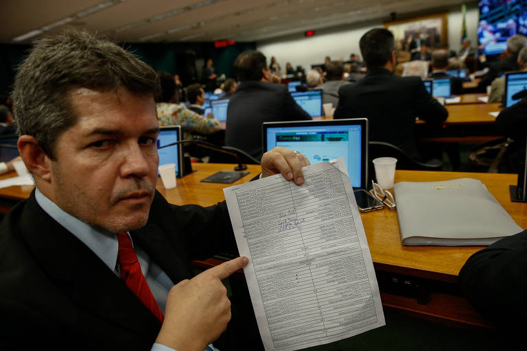 13 - Delegado Waldir, do PSL, de GO