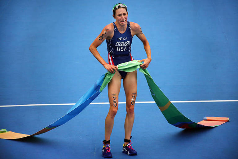 Gwen Jorgensen após ganhar a medalha de ouro do triatlo no Rio