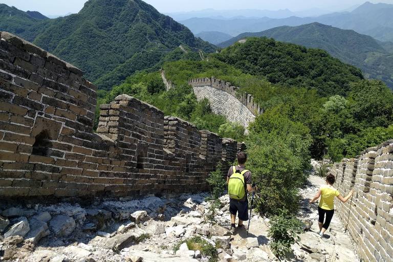 Turista pode escolher caminho pop ou trilha raiz na Grande Muralha da China