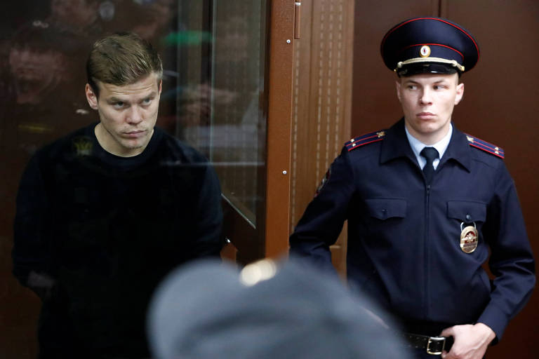 O meia do Zenit, Alexander Kokorin, comparece a audiência em Moscou nesta quinta-feira (11)