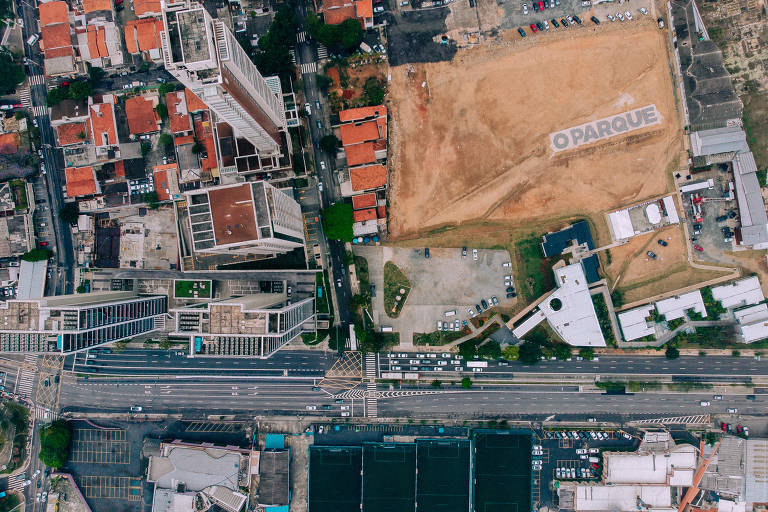 Vista aérea do terreno no Jardim das Acácias, na zona sul de São Paulo, onde vai ser construído uma grande área verde privada de uso público, dentro do empreendimento imobiliário O Parque