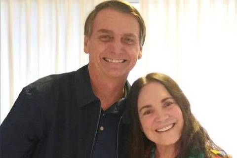 Atriz Regina Duarte visita Bolsonaro