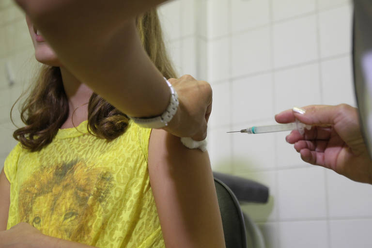 Corrente afirmava que o MPF teria proibido a vacina contra HPV por causar danos à saúde e conter "metais pesados, vírus transgênicos e conservantes". Não existe e nunca existiu a proibição da vacina HPV (Papilomavírus Humano). O Ministério da Saúde esclarece que essa vacina é segura e eficaz e, assim como todas as vacinas ofertadas pelo Programa Nacional de Imunizações, passa por um rígido processo de validação e possui os devidos registros na Agência Nacional de Vigilância Sanitária. Como em qualquer outro medicamento, eventos adversos pós-vacinação podem ocorrer, mas são raros