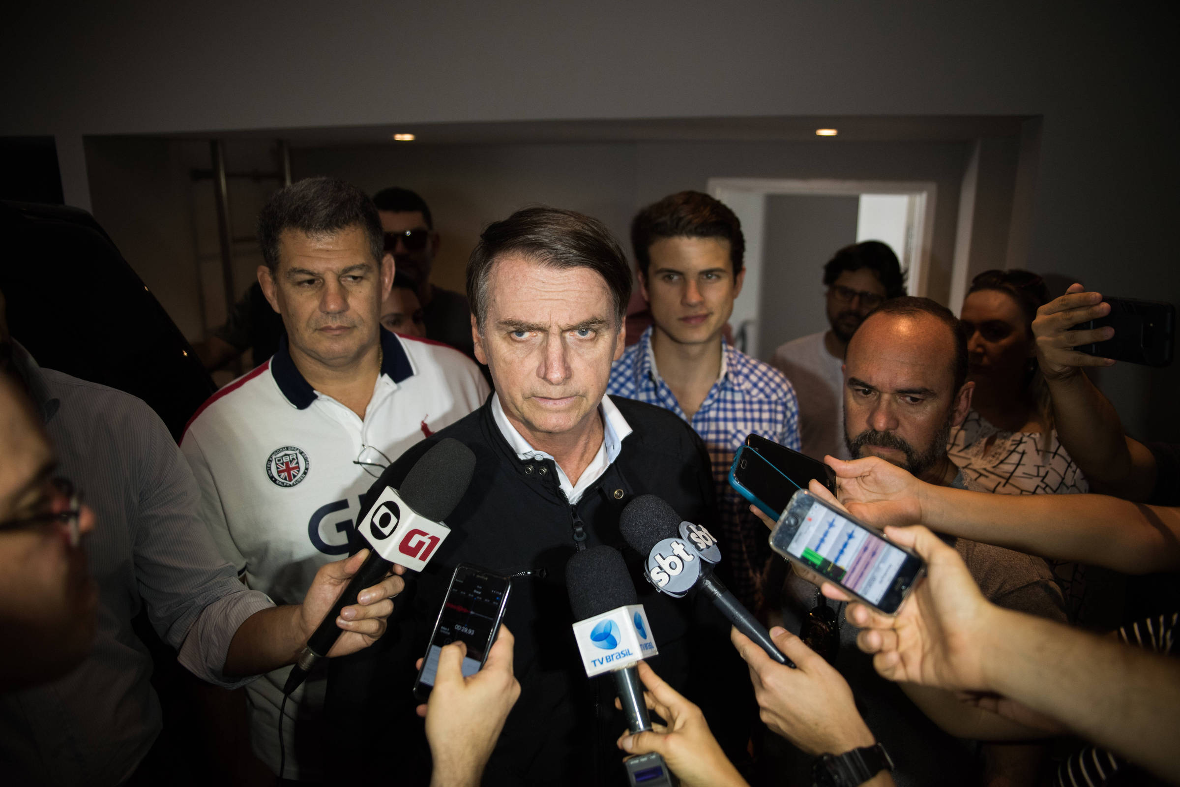 Resultado de imagem para BOLSONARO DA ENTREVISTA