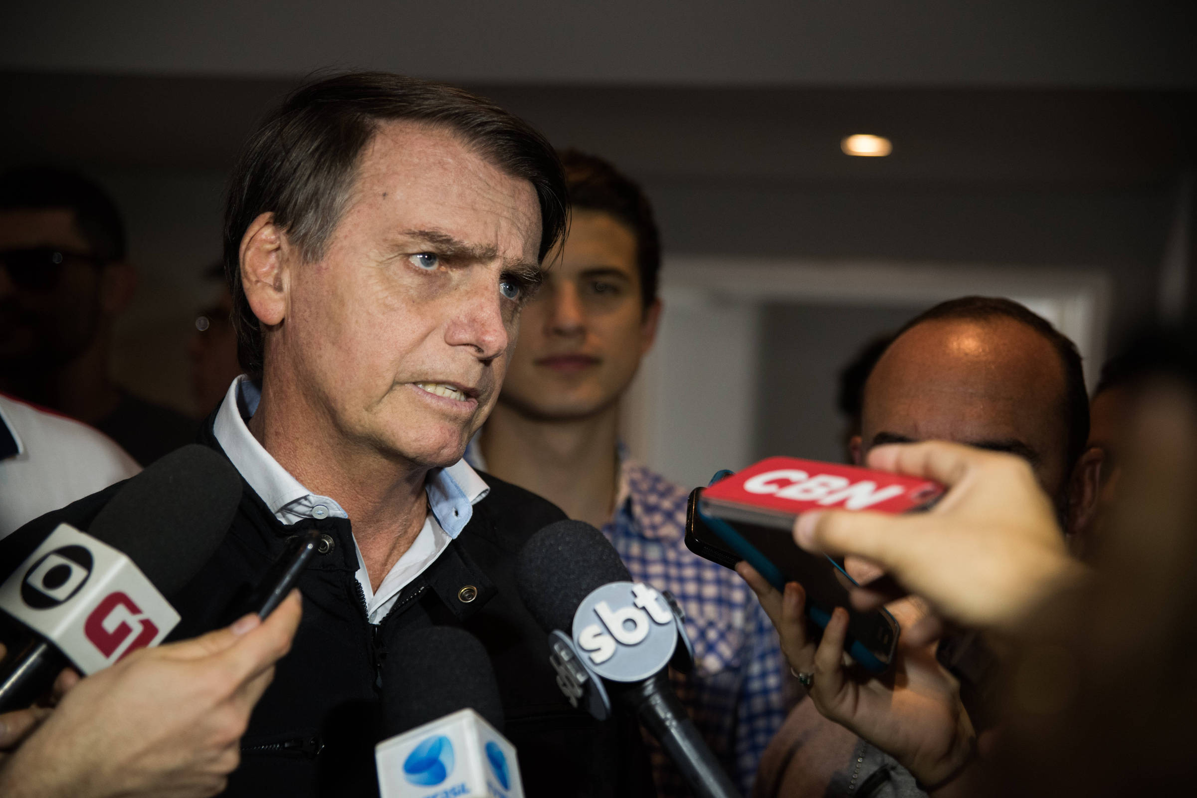 Bolsonaro coloca Cid Gomes falando mal do PT em programa eleitoral