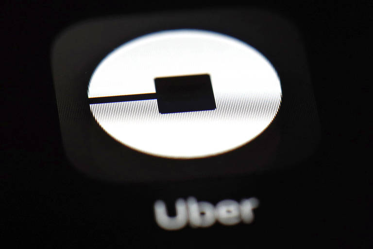 Aplicativo da Uber; empresa testa seus carros autônomos em modo manual em vias públicas