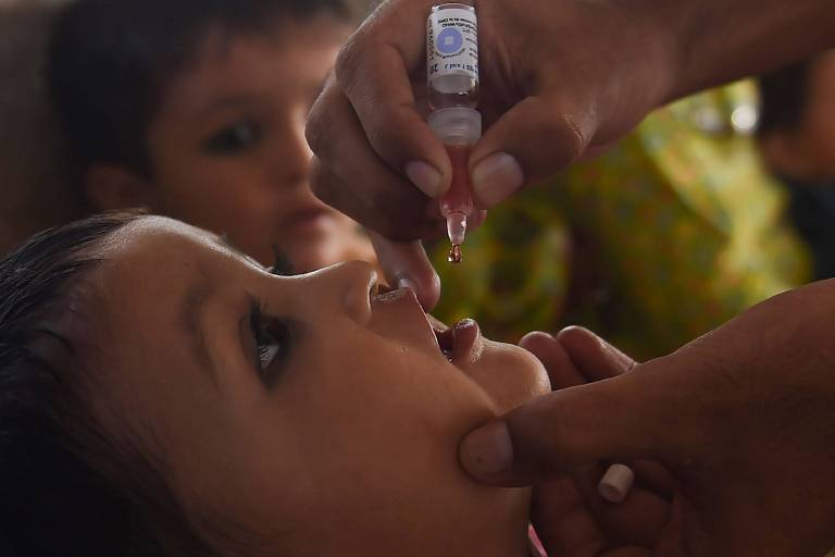 É enganoso que vacina contra pólio causou câncer em 98 milhões nos EUA