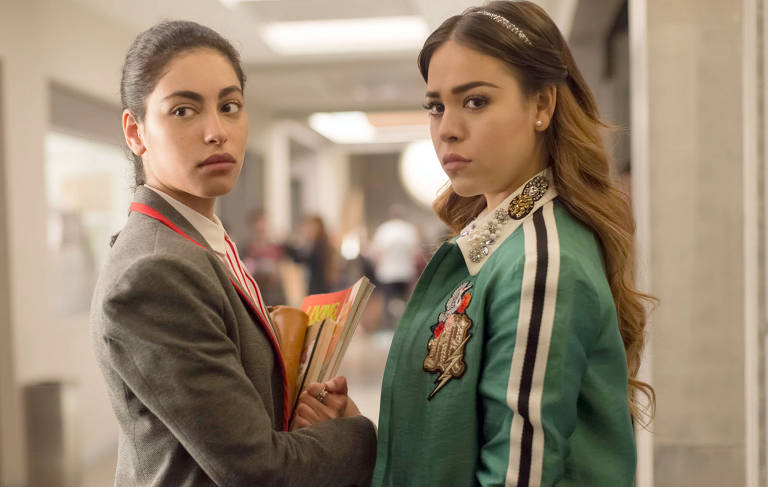 As rivais Nadia (Mina El Hammani) e Lucrecia (Danna Paola)