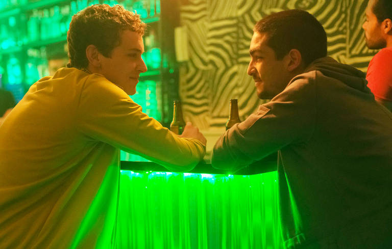 Ander (Arón Piper) e Omar (Omar Ayuso) vivem um amor cheio de barreiras