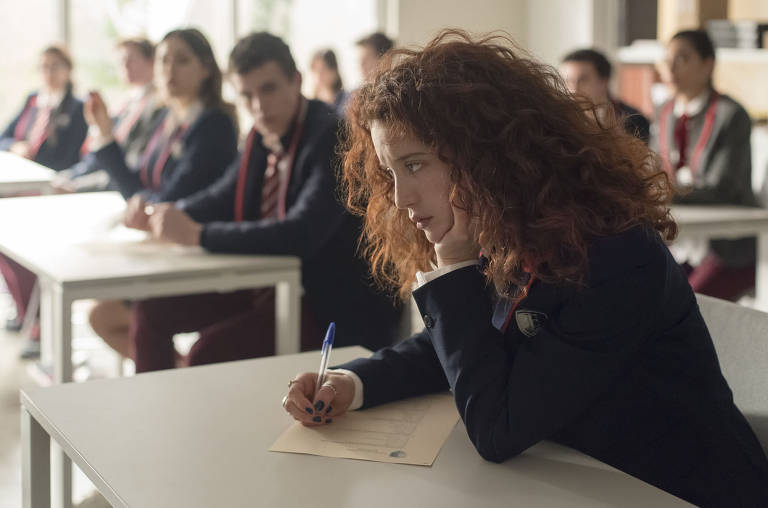 Marina (María Pedraza) é a vítima do crime que condiz a série "Elite"