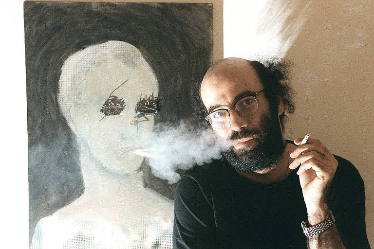 O artista plástico Fernando Zarif junto a sua obra "Hermes" 
