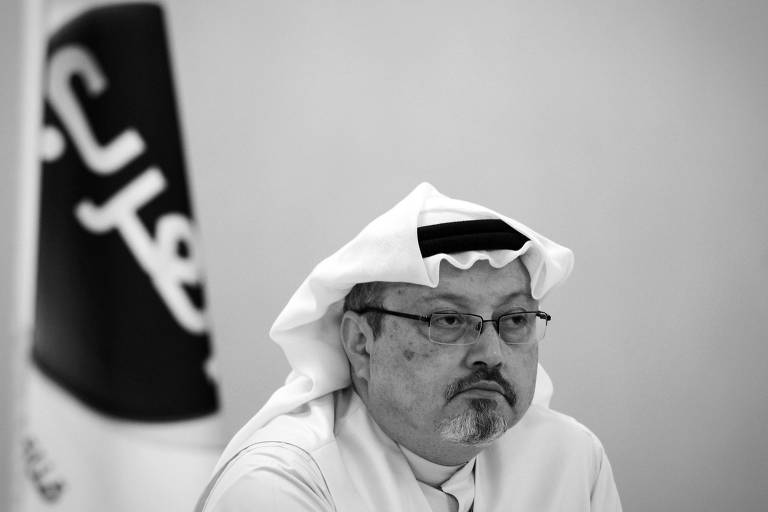 O jornalista Jamal Khashoggi em dezembro de 2014, durante entrevista à imprensa em Manama, no Bahrein 
