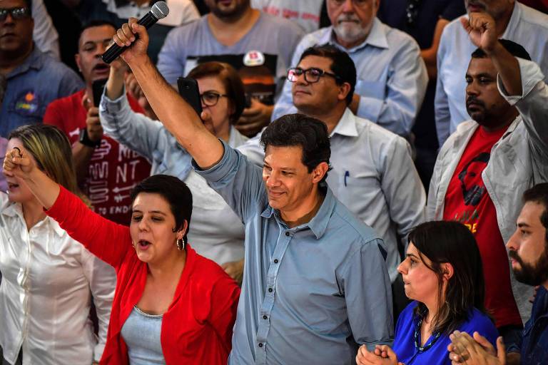 O candidato Fernando Haddad (PT) durante reunião com sindicalistas em São Paulo