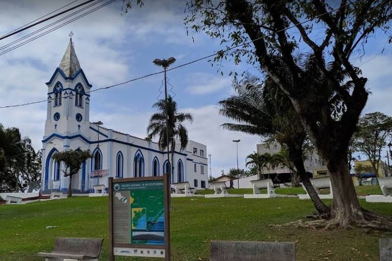 Igreja São Paulo Apóstolo no Centro de Pariquera-Açu foi alvo de bandidos 