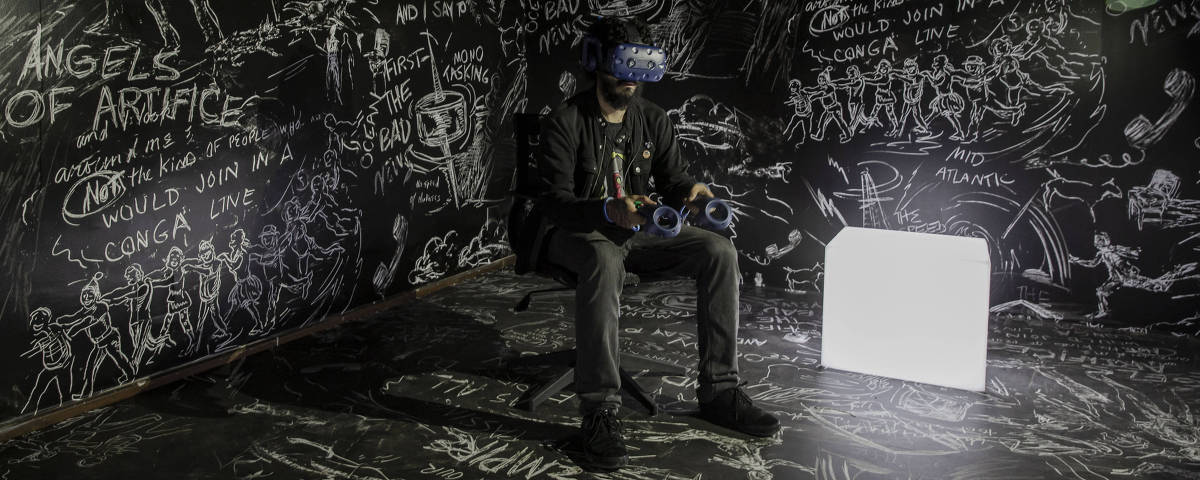SAO PAULO - SP - BRASIL, 16-10-2018, 17h00: CAPA DO GUIA. Instalação de realidade virtual no CineSesc para a capa do Guia da Folha. (Foto: Adriano Vizoni/Folhapress, MPME) ***EXCLUSIVO FSP***
