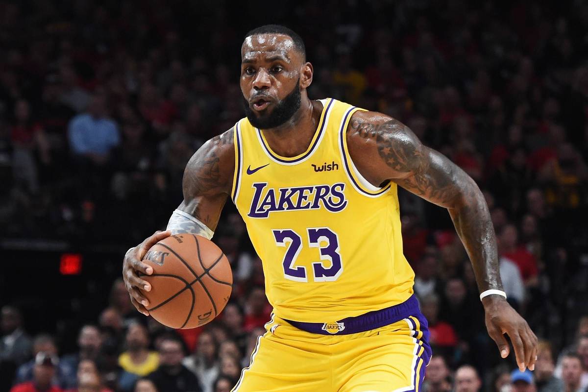 LeBron James se irrita com inícios dos jogos do Lakers na