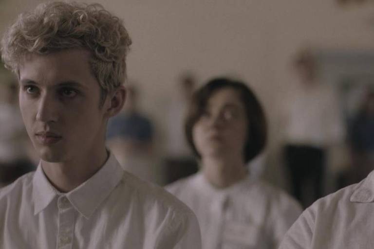 Troye Sivan, à esq., em cena de 'Boy Erased', de Joel Edgerton