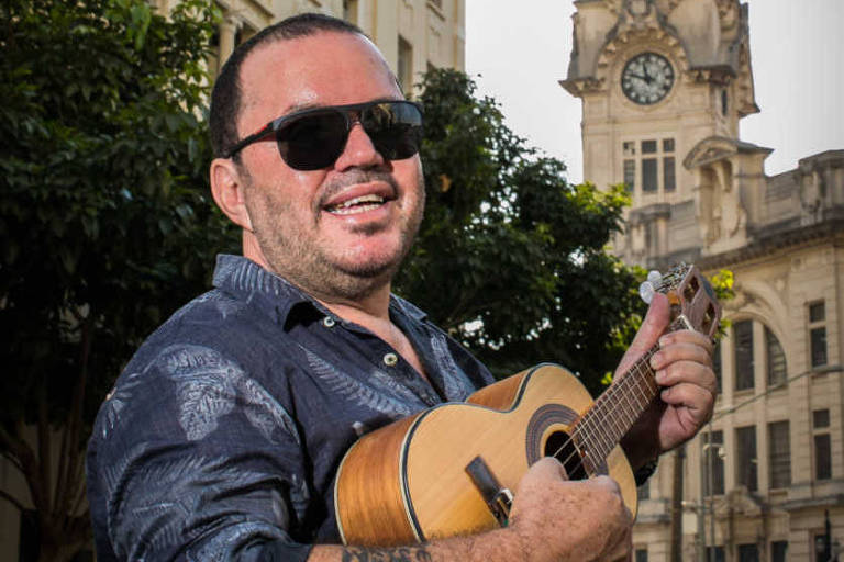 Toninho Geraes leva seus sambas a tradicional bar do centro de São Paulo