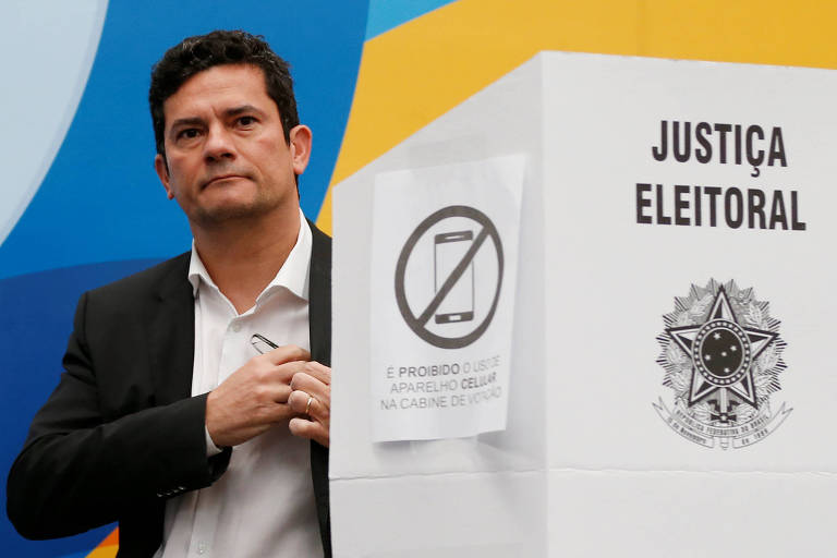 O juiz federal Sergio Moro após votar no primeiro turno das eleições deste ano, em Curitiba
