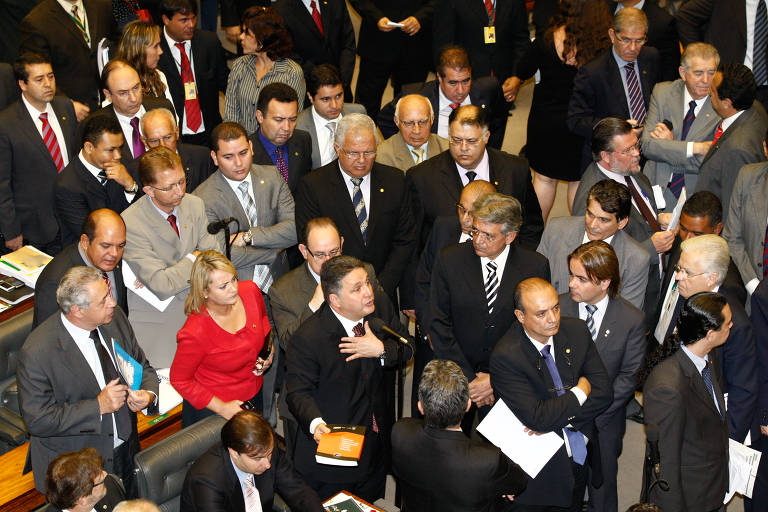 Bancada evangélica, então liderada pelo deputado Anthony Garotinho, protesta no plenário da Câmara dos Deputados contra o que chamam de