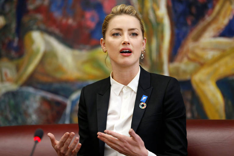 Campanha anti-Amber Heard é paga por veículo conservador, afirma site