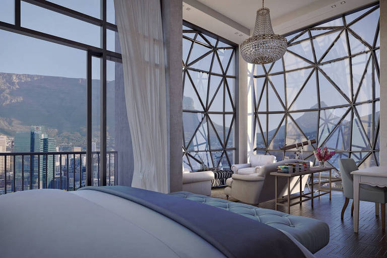 Cama de quarto de hotel e janela com vista para a Cidade do Cabo
