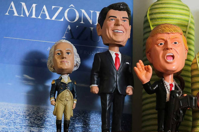 Bonecos de três presidentes dos EUA: Washington, Reagan e Trump