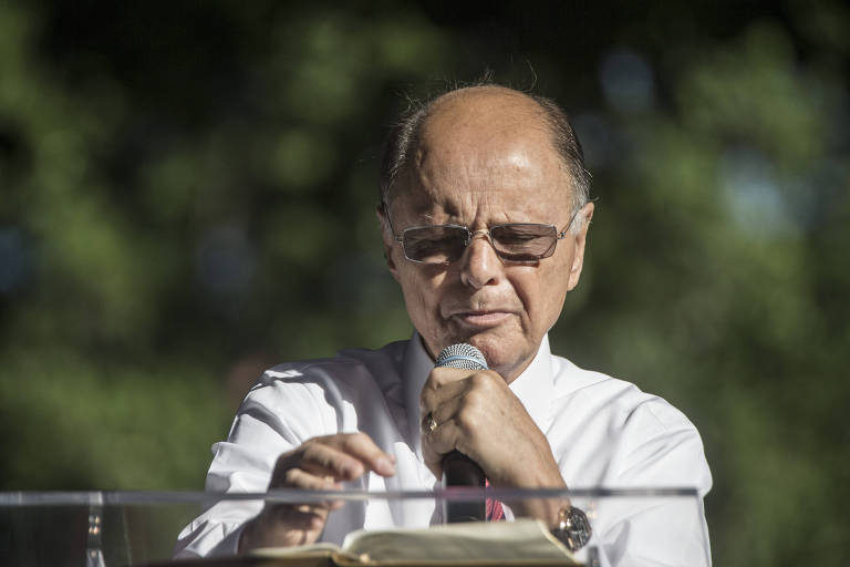 O bispo Edir Macedo, líder da Igreja Universal do Reino de Deus, durante culto no Rio de Janeiro