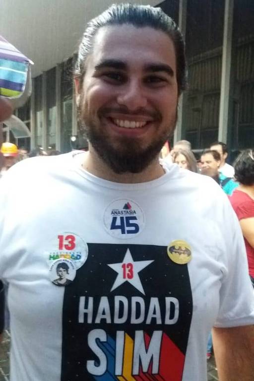 O arquiteto Rodrigo Medeiros, 24, que participou de ato pró Fernando Haddad (PT) no centro de BH e defende voto em Antonio Anastasia (PSDB) no governo do estado