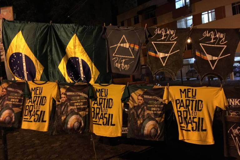 Camisetas vendidas a duas quadras do estádio Couto Pereira, em Curitiba, onde Roger Waters se apresenta neste sábado (27)