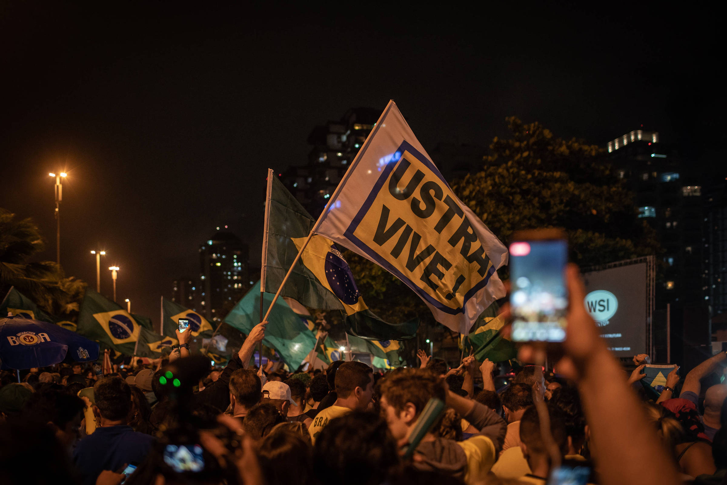 Eleição de Bolsonaro inaugura república das milícias, diz pesquisador