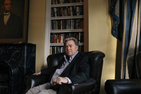 FILE ? Steve Bannon at the townhouse where he lives part-time in Washington, Sept. 8, 2017. Bannon is stepping down from his post as executive chairman of Breitbart News, the company will announce on Jan. 9. (Lexey Swall/The New York Times) ORG XMIT: XNYT116