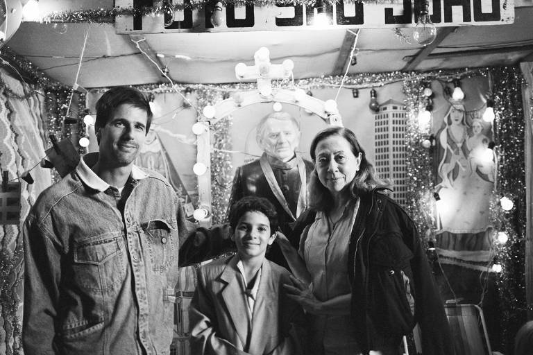 Walter Salles, Fernanda Montenegro e Vinicius de Oliveira no set de 'Central do Brasil', de Walter Salles, em foto  feita pelo diretor de fotografia Walter Carvalho