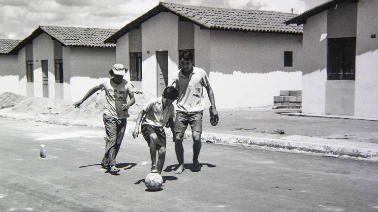 Vinicius de Oliveira no set de 'Central do Brasil', de Walter Salles, em foto  feita pelo diretor de fotografia Walter Carvalho