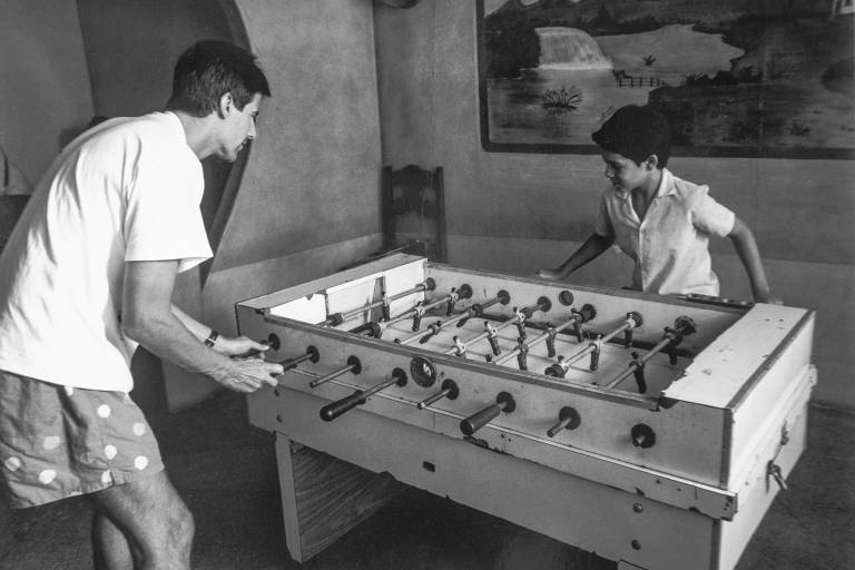 Walter Salles e Vinicius de Oliveira no set de 'Central do Brasil', de Walter Salles, em foto  feita pelo diretor de fotografia Walter Carvalho