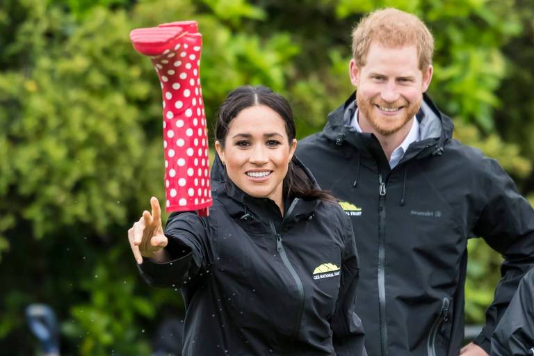 A Duquesa de Sussex e o príncipe Harry entraram em uma disputa de lançamento de botas na Nova Zelândia 