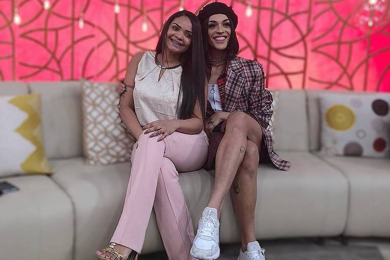 F5 - Celebridades - Aniversariante Pabllo Vittar se emociona com irmã gêmea  no Encontro: 'Parceira, unha e carne' - 01/11/2018