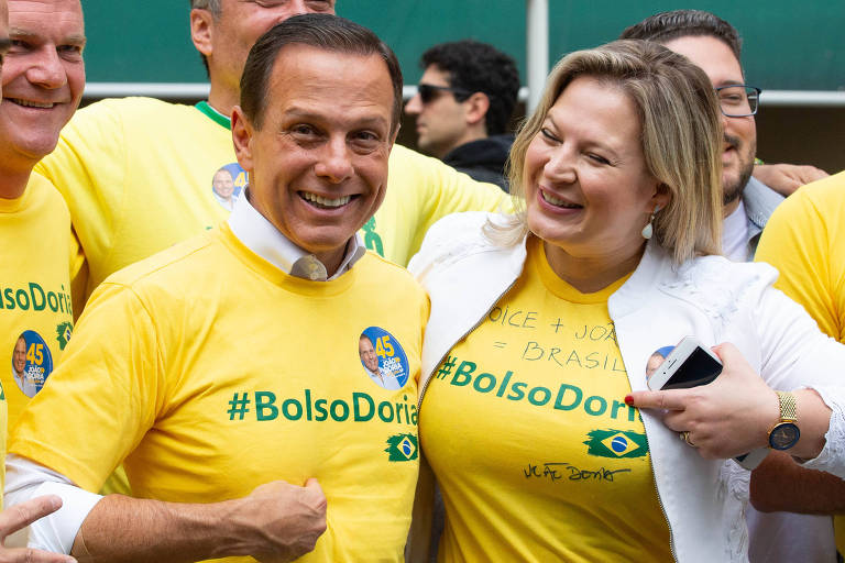 João Doria (PSDB) e Joice Hasselmann (PSL), em São Paulo, na campanha eleitoral de 2018
