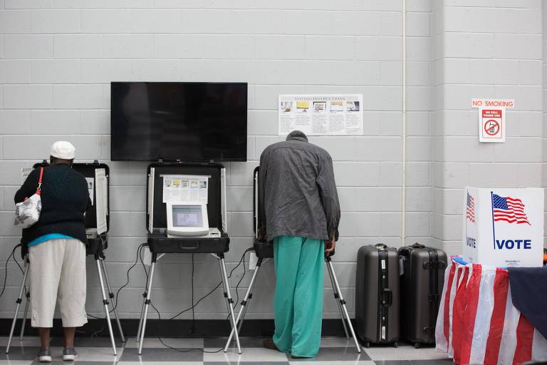 Eleitores participam de votação antecipada em Atlanta, na Geórgia